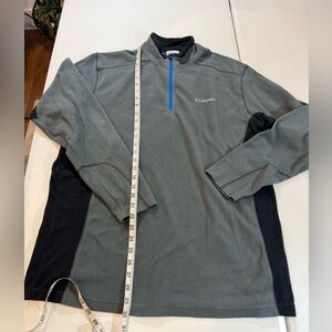 Columbia Black & Gray lightweight Fleece w/ Blue Zipper. Men’s size large.
